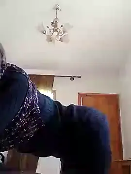 Snapshot of roseflore chatting on October 11, 2025, 11:00 am roseflore online show from October 11, 2025, 11:00 am