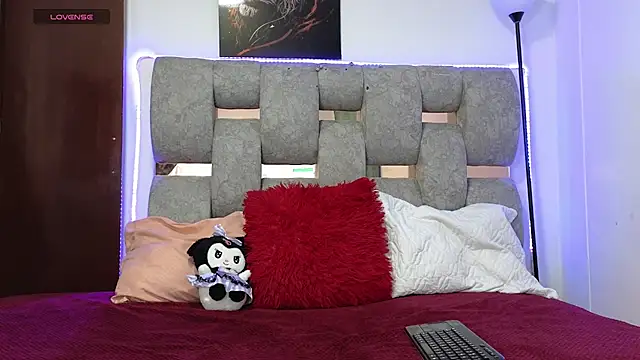 alix kitty online show from February 17, 2026, 8:28 pm