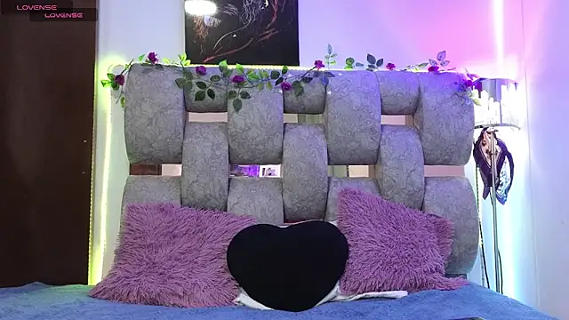 alix kitty online show from April 13, 2026, 10:36 pm