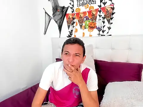 RichyTaylor  online show from October 13, 2025, 7:48 pm