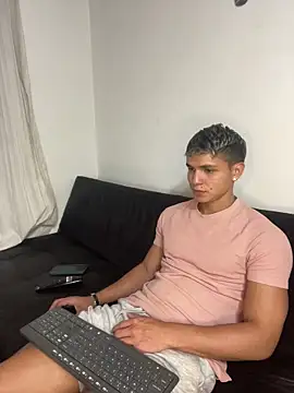 mirallesandbig online show from December 17, 2025, 12:48 am