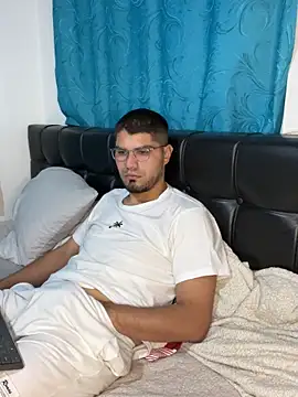 mirallesandbig online show from November 11, 2025, 10:58 pm