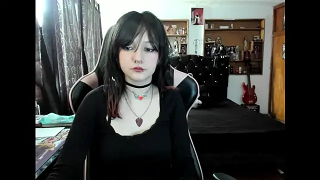 Maki Zein  online show from December 1, 2025, 7:15 pm