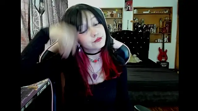 Maki Zein  online show from March 18, 2026, 6:09 pm