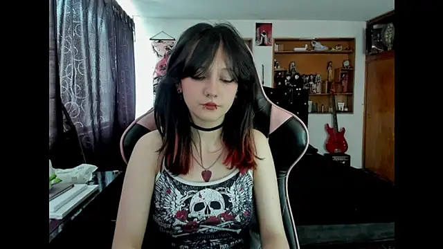 Maki Zein  online show from December 16, 2025, 6:45 pm