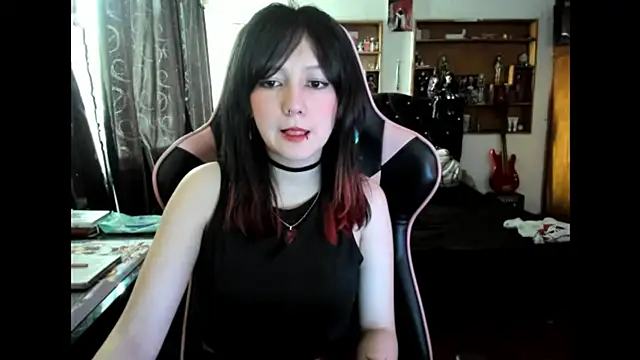 Maki Zein  online show from December 5, 2025, 5:44 pm