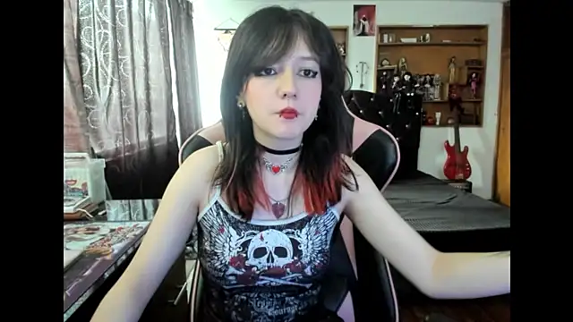 Maki Zein  online show from November 5, 2025, 4:10 pm