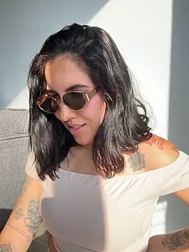 Snapshot of Lolathebaddie chatting on October 15, 2025, 3:31 pm Lolathebaddie online show from October 15, 2025, 3:31 pm