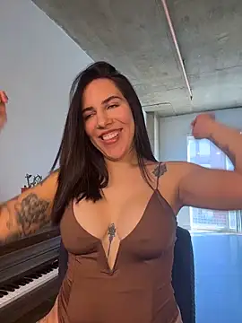 Lolathebaddie online show from March 19, 2026, 5:13 pm