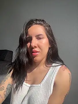 Lolathebaddie online show from April 6, 2026, 4:08 pm