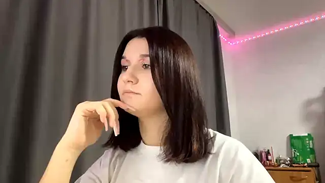 ElsieZuno online show from October 11, 2025, 3:46 pm