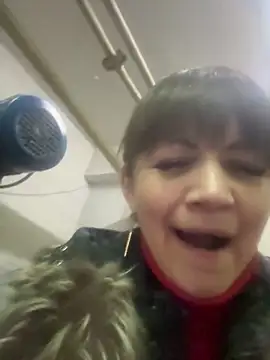 Butterfly8385 online show from December 15, 2025, 4:02 pm