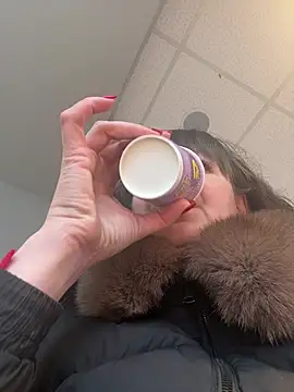 Snapshot of Butterfly8385 chatting on February 7, 2026, 10:01 am Butterfly8385 online show from February 7, 2026, 10:01 am