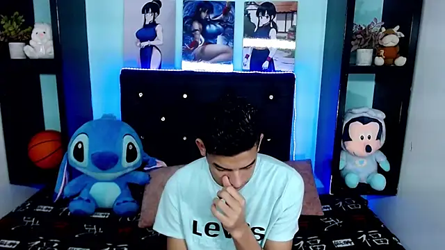 Snapshot of x_Aaron_x chatting on October 11, 2025, 3:29 am x Aaron x online show from October 11, 2025, 3:29 am
