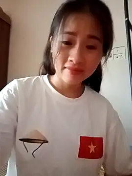 Snapshot of tuongvycute chatting on October 18, 2025, 12:34 am tuongvycute online show from October 18, 2025, 12:34 am