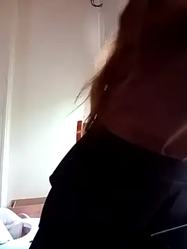 Snapshot of tuongvycute chatting on October 31, 2025, 12:29 am tuongvycute online show from October 31, 2025, 12:29 am