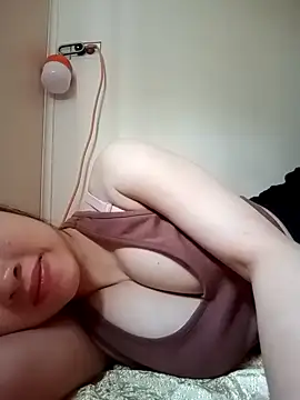 Snapshot of tuongvycute chatting on October 24, 2025, 4:00 am tuongvycute online show from October 24, 2025, 4:00 am