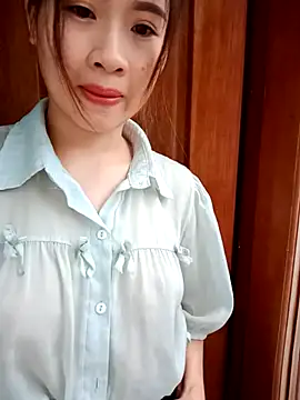 Snapshot of tuongvycute chatting on October 29, 2025, 6:01 am tuongvycute online show from October 29, 2025, 6:01 am