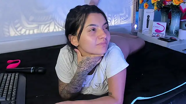 Liisaa Kiss online show from November 27, 2025, 3:45 pm