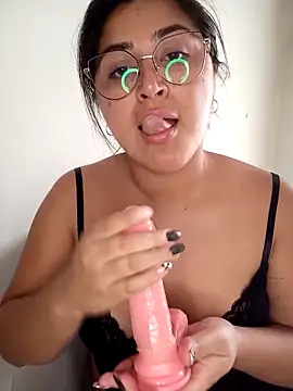 morenalatinaa online show from April 6, 2026, 6:09 pm