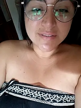 morenalatinaa online show from February 2, 2026, 8:57 am