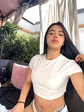 Snapshot of LunaMoore_Pink chatting on October 24, 2025, 1:32 pm LunaMoore Pink online show from October 24, 2025, 1:32 pm