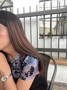 ElectraPink  online show from November 5, 2025, 12:41 pm