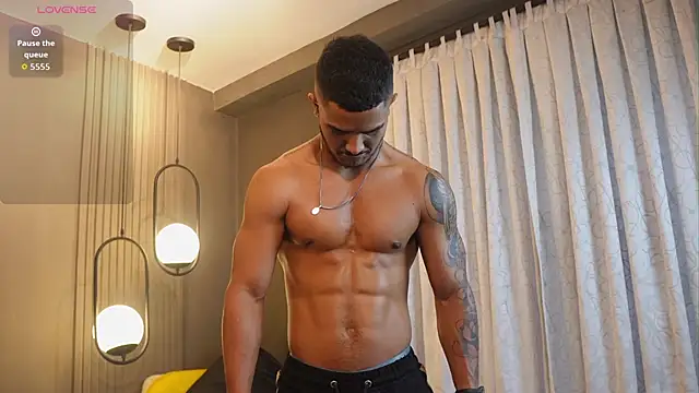 Snapshot of Reik_Vonn chatting on April 30, 2026, 12:23 pm Reik Vonn online show from April 30, 2026, 12:23 pm
