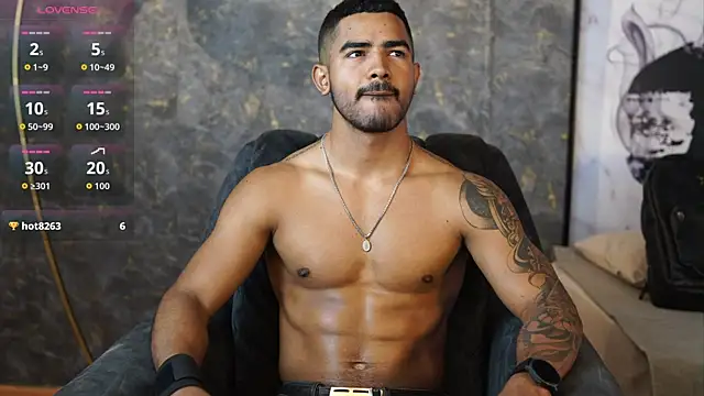 Snapshot of Reik_Vonn chatting on June 3, 2026, 2:33 pm Reik Vonn online show from June 3, 2026, 2:33 pm