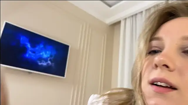 AIicaparkerc online show from October 16, 2025, 8:06 pm