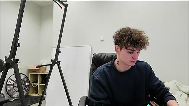 Nick Phillip online show from November 29, 2025, 2:39 pm