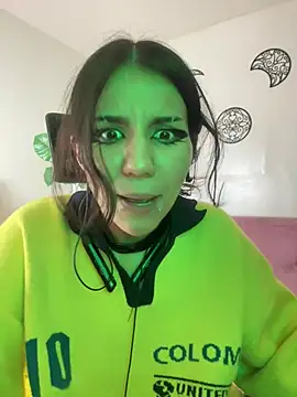 Snapshot of HollyPeach chatting on July 21, 2026, 9:43 am HollyPeach online show from July 21, 2026, 9:43 am