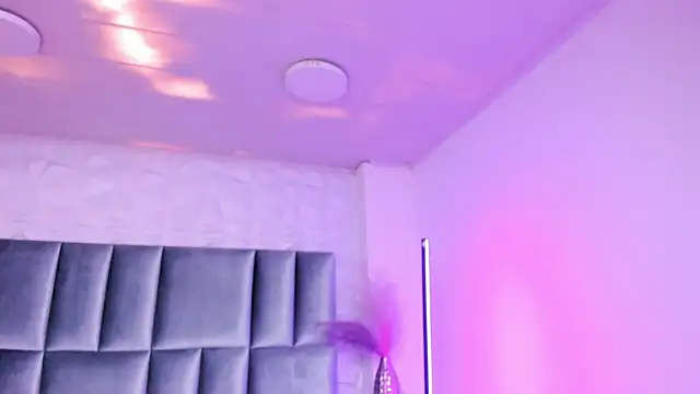 HollyPeach online show from March 2, 2026, 7:32 pm