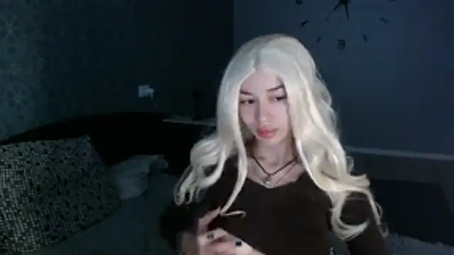 Daphne Darkthorn online show from November 25, 2025, 5:19 am