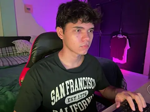 Im Camii online show from April 15, 2026, 5:06 pm