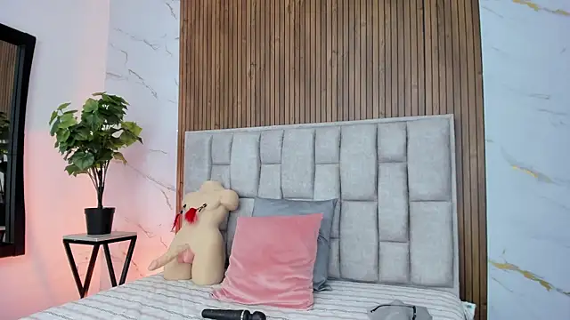 Sassha ferrer online show from November 28, 2025, 7:36 pm