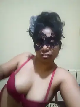 Expose Queen online show from February 10, 2026, 6:18 pm