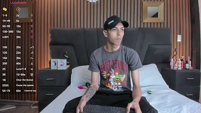 DerryAndIzzy online show from November 21, 2025, 5:50 am