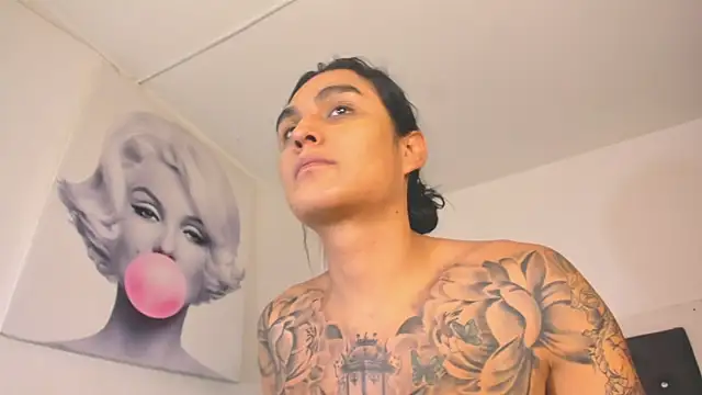 BiancaValentinna online show from November 18, 2025, 8:45 pm