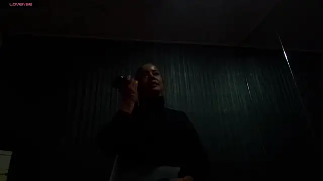 niki la rose 2 0 online show from November 14, 2025, 11:30 pm