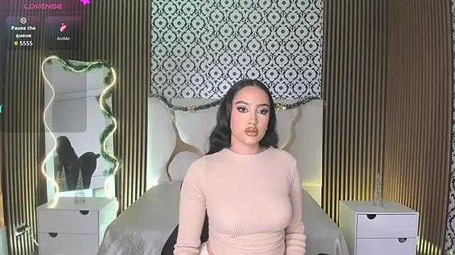 BEELLA TAY1 online show from November 25, 2025, 9:04 pm