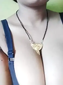 Snapshot of kiara-simmi chatting on October 29, 2025, 3:38 am kiara-simmi online show from October 29, 2025, 3:38 am