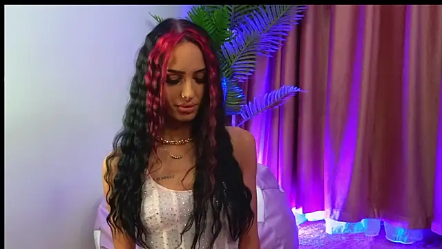 Snapshot of AyannaSilkk chatting on October 20, 2025, 7:36 pm AyannaSilkk online show from October 20, 2025, 7:36 pm