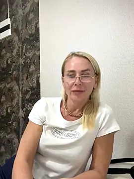 ElenabonyX online show from October 31, 2025, 11:18 am