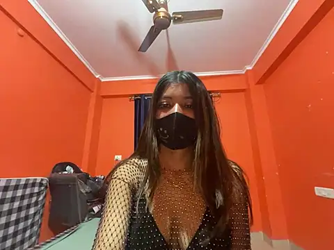 HOT HONEY10 online show from February 16, 2026, 1:32 pm