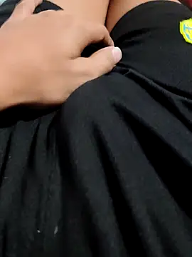 Snapshot of Rayangiss chatting on February 4, 2026, 9:43 pm Rayangiss online show from February 4, 2026, 9:43 pm