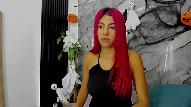 Luna Ember online show from October 17, 2025, 11:45 am