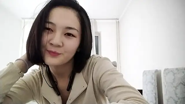 Lyndasilk online show from November 22, 2025, 3:22 pm