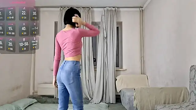 Lyndasilk online show from February 5, 2026, 3:30 pm