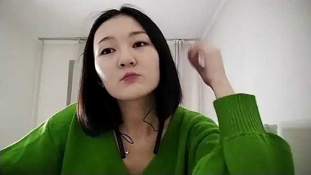 Lyndasilk online show from November 1, 2025, 3:17 pm